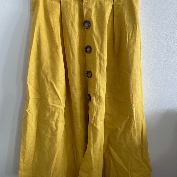 Mustard yellow skirt - Picture 2 of 4